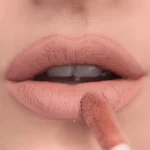 Rouge à lèvres liquide Matte Bomb - Nude Charm – Image 2