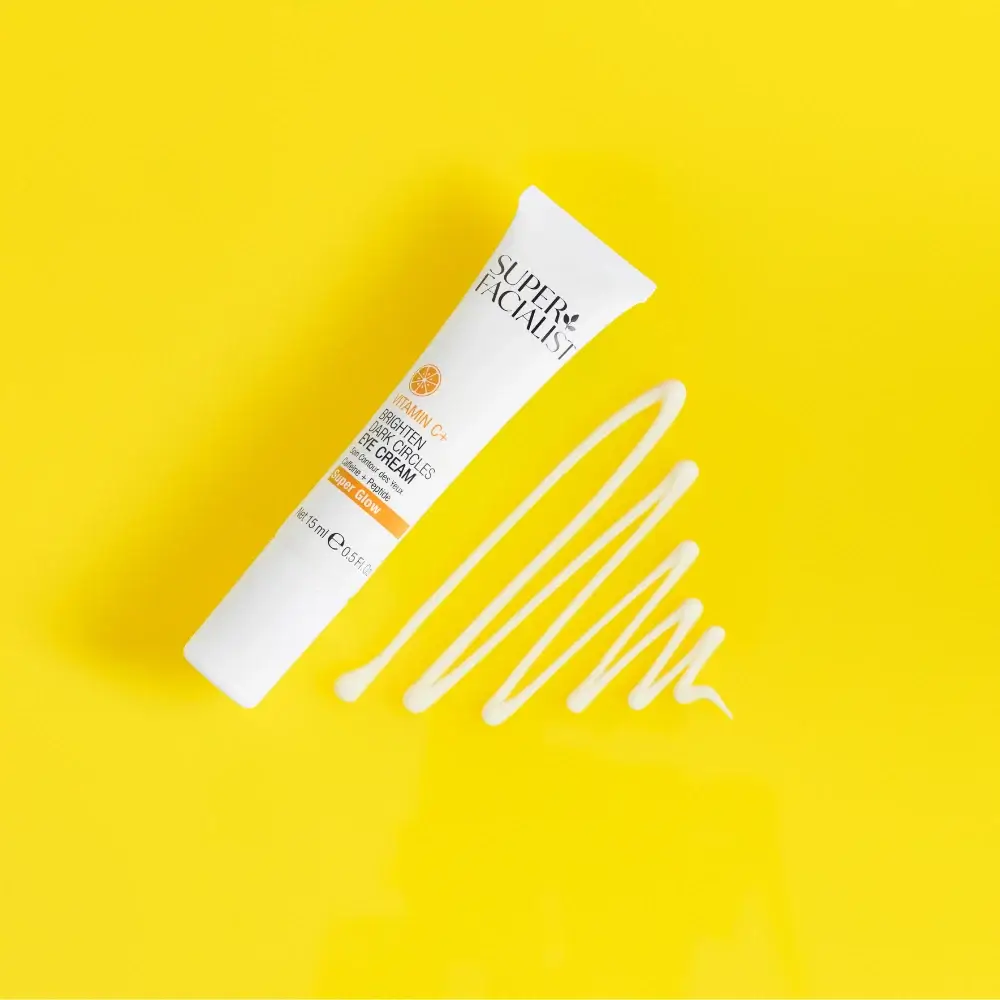 Super_Facialist_Vitamin_C_Eye_Cream_Product_Image_with_formula_2048x Super Facialist Crème yeux anti-cernes à la vitamine C 15 ML – Image 1