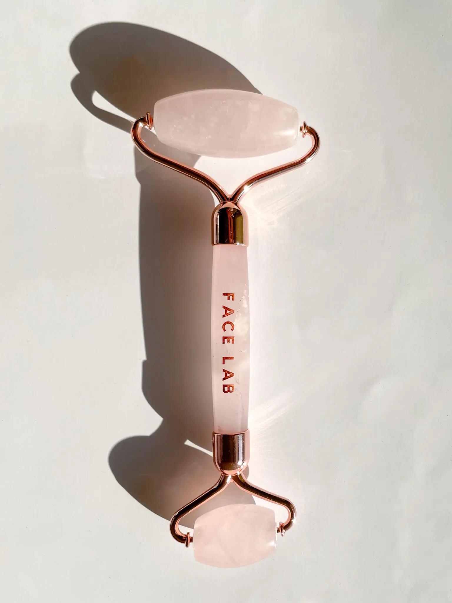 IMG_9525 FACELAB ROULEAU POUR VISAGE EN QUARTZ ROSE – Image 1