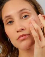 NOVEXPERT CONTOUR DES YEUX LIFTING ECLAT VITAMINE C 15ML – Image 3